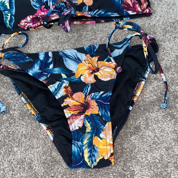 NWT Bikini set - Picture 2 of 6